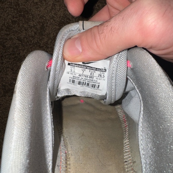 Woman’s Nike Running Shoes - Picture 7 of 7